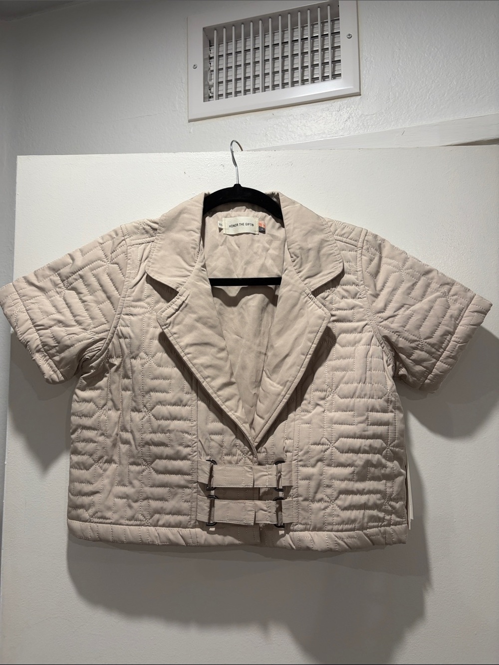 Short-Sleeve Quilted Cropped Puffer Jacket in Light Beige